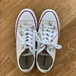 Low top Chuck Taylor all star converse  W7.5